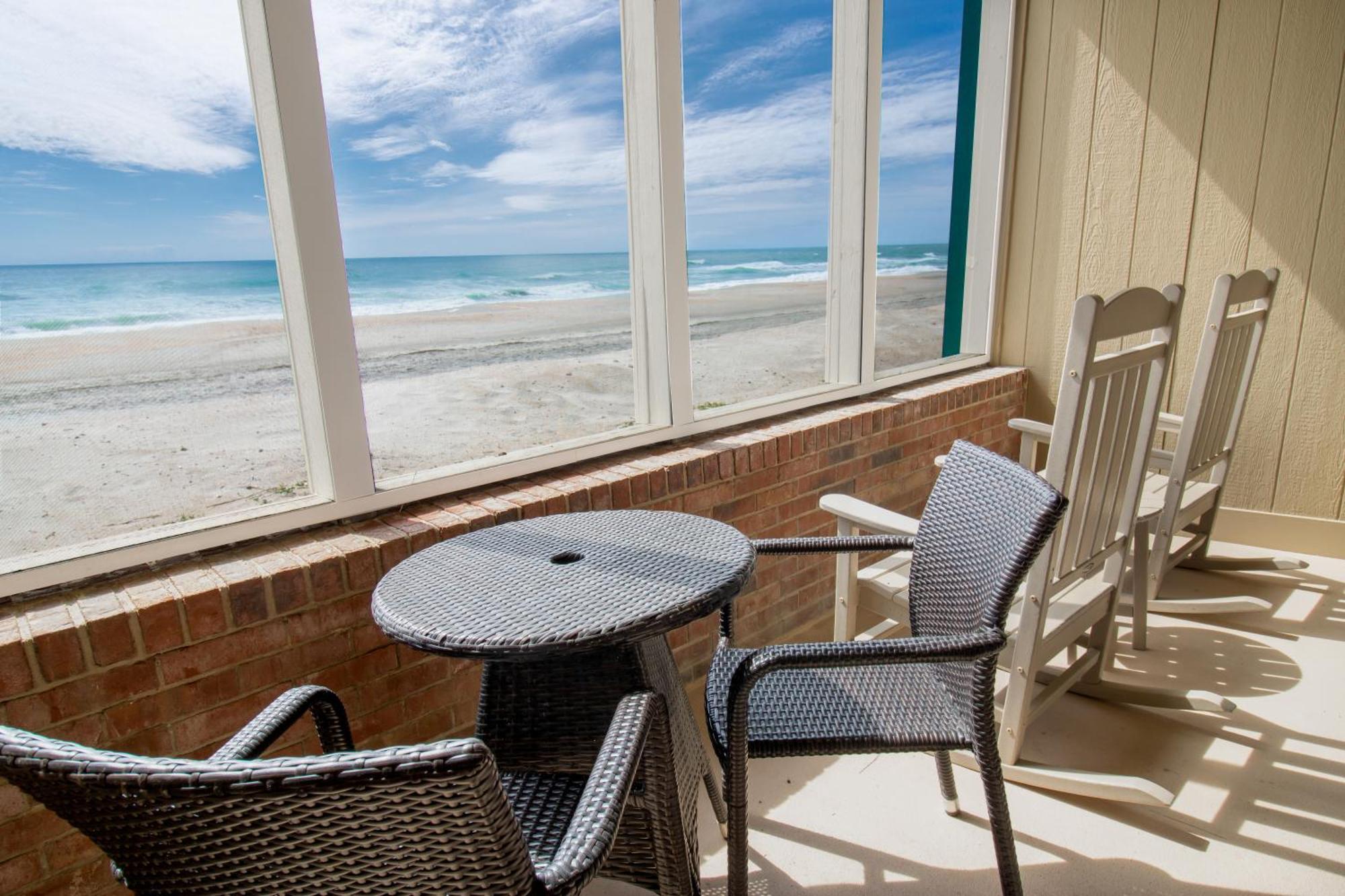 Oceanfront Litchfield Inn Полис-Айленд Экстерьер фото